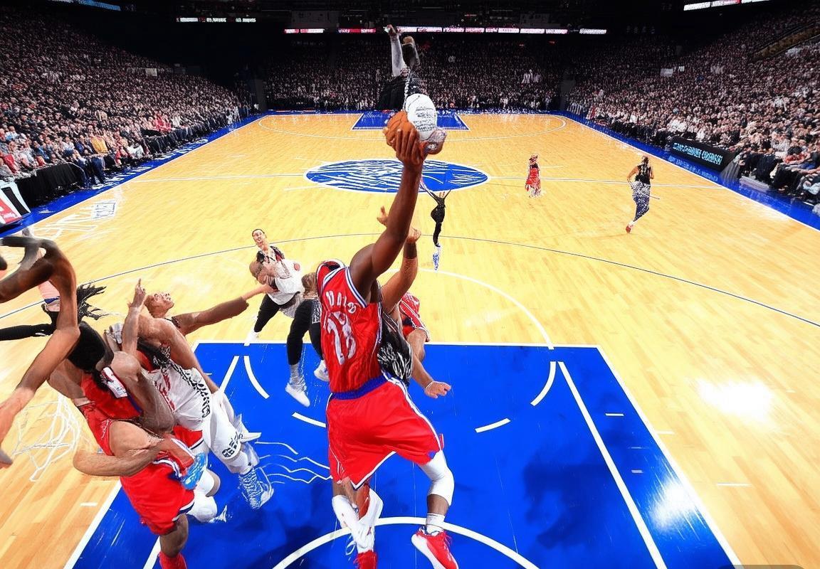 76人队VS篮网队：恩比德压哨三分绝杀定胜负