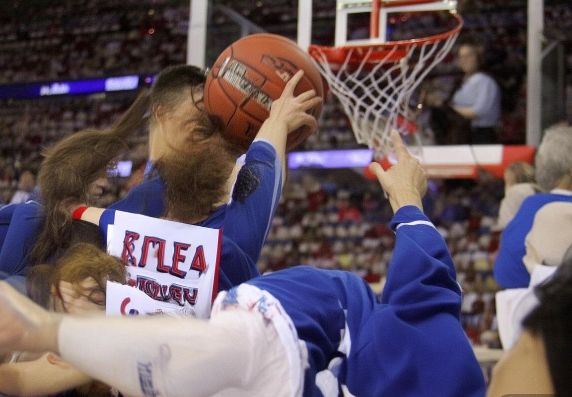 76人队VS篮网队：恩比德压哨三分绝杀定胜负(图2)